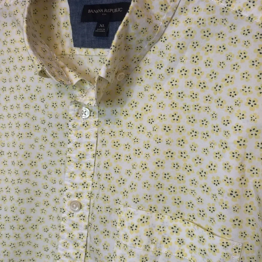 Banana Republic EUC white/yellow floral short sleeve button down shirt Size XL